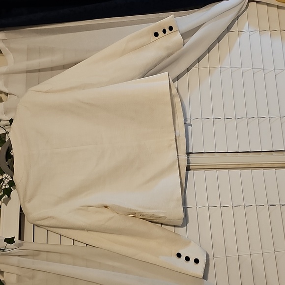 Chic White Jacket with Black Bow Accents - Picture 2 of 11